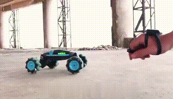 מכונית פעלולים עם צמיד שליטה מיוחד