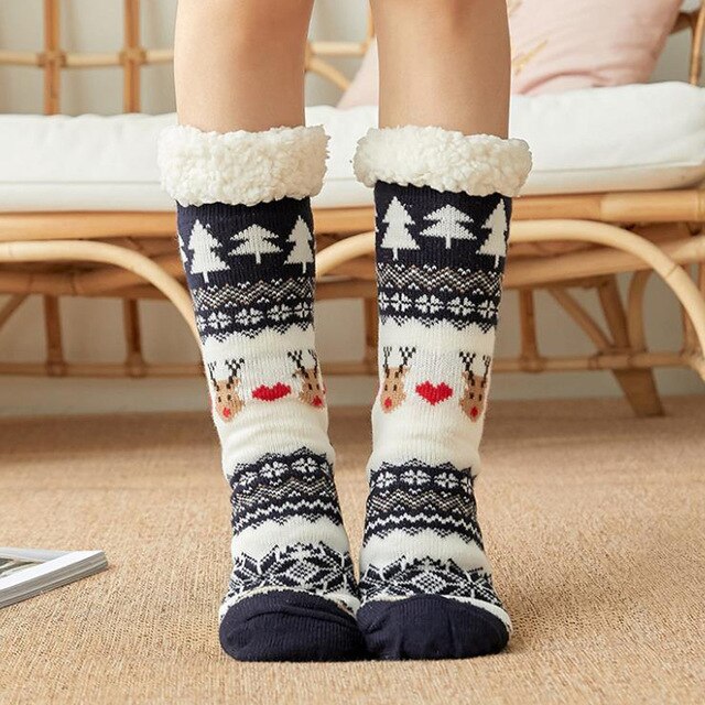 גרבי צמר ארוכים ומפנקים במגוון עיצובים