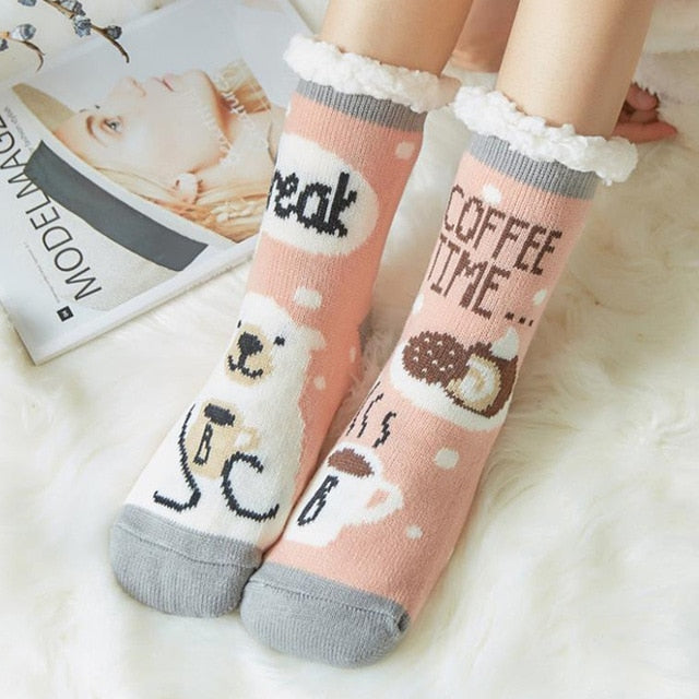 גרבי צמר ארוכים ומפנקים במגוון עיצובים