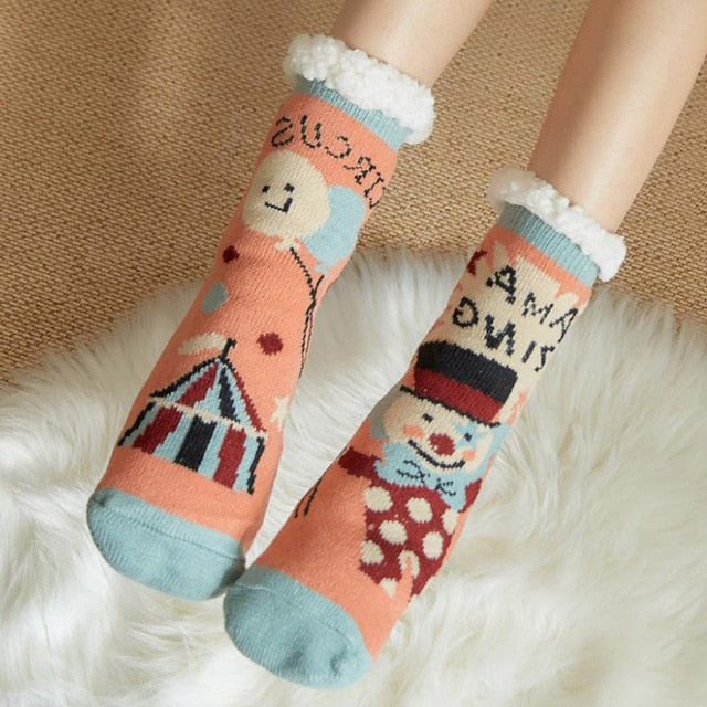 גרבי צמר ארוכים ומפנקים במגוון עיצובים